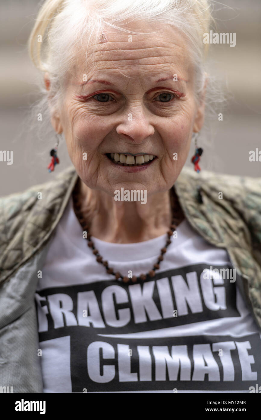 London, Großbritannien. 5. Juni 2018, Vivienne Westwood in anti fracking Protest in der Downing Street Credit Ian Davidson/Alamy leben Nachrichten Stockfoto