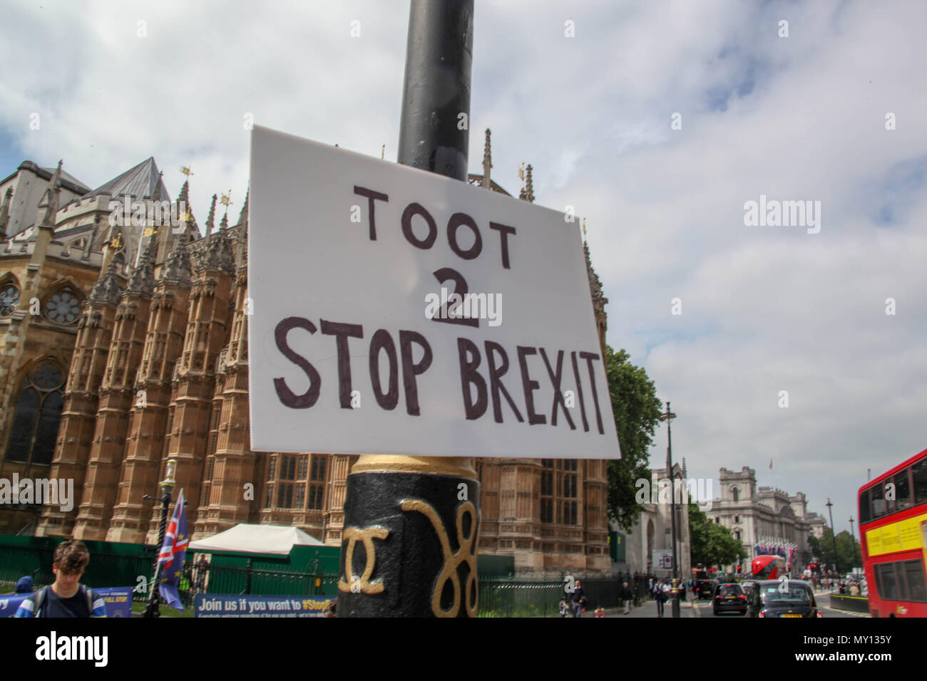 London, Großbritannien. 5 Jun, 2018. Zeichen für Autos zu "toot", wenn Sie das wollen Brexit Credit: Alex Cavendish/Alamy Leben Nachrichten stoppen Stockfoto