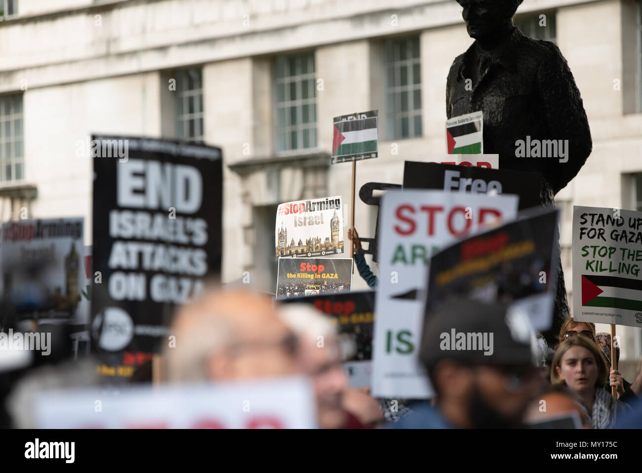 London, Großbritannien. 5. Juni, 2018 Demonstration vor Downing Street organisiert durch Freunde von Al Aqsa. Kundgebung gegen das Töten und Ungerechtigkeit in Gaza zu protestieren und in Solidarität mit den Großen zurück März zu stehen. Stockfoto