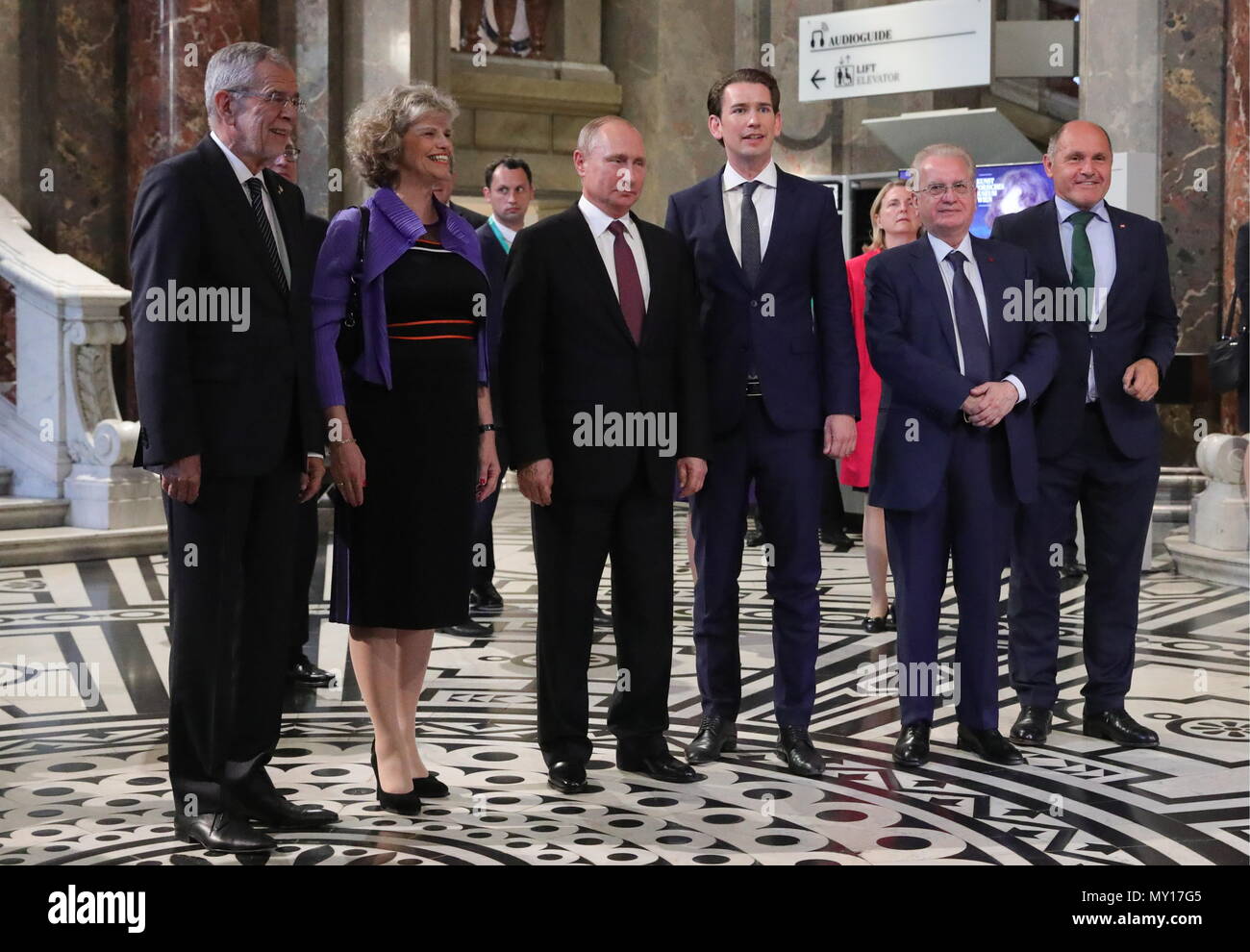 Wien Osterreich Juni 5 2018 Osterreichs Prasident Alexander Van Der Bellen Der Generaldirektor Des Wiener Kunsthistorischen Museums Sabine Haag Der Russische Prasident Wladimir Putin Der Osterreichische Bundeskanzler Sebastian Kurz Der Direktor