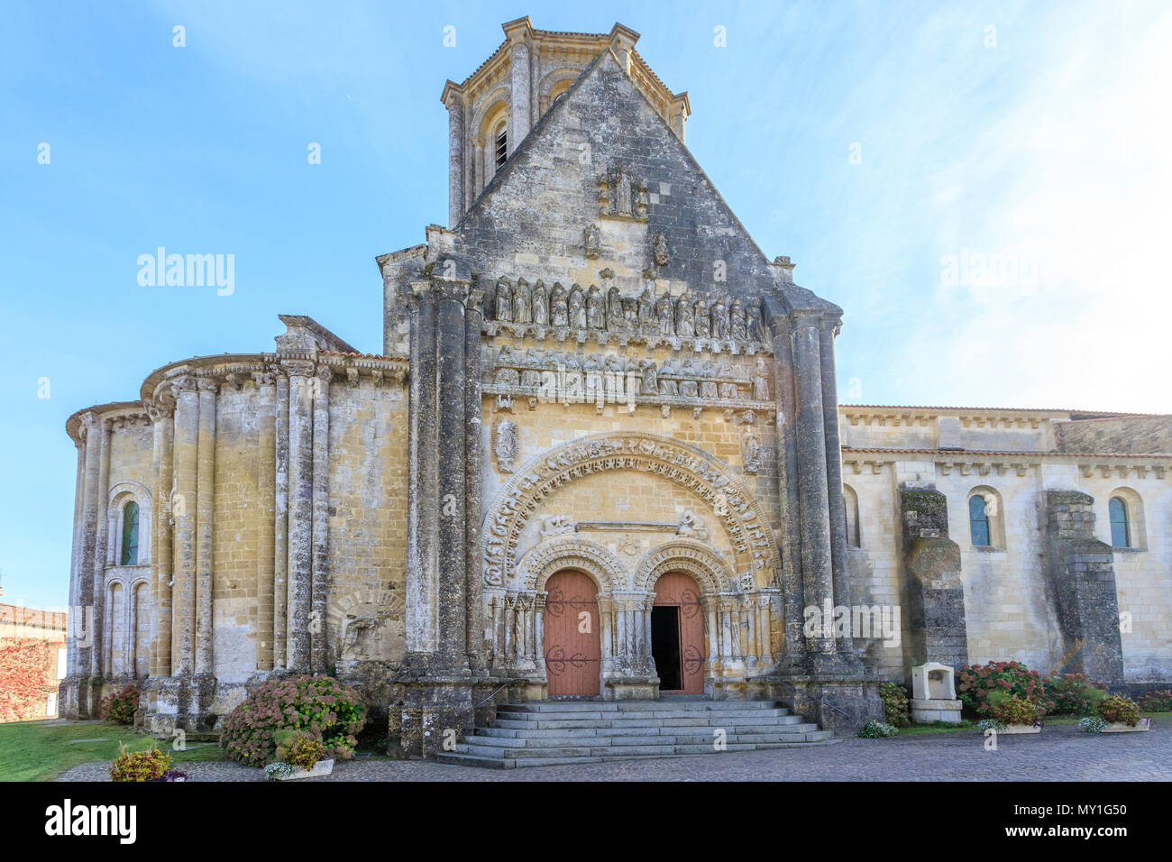 Frankreich, Vendee, Vouvant, beschriftet Les Plus beaux villages de France (Schönste Dörfer Frankreichs), Notre Dame de l'Assomption, Nord Stockfoto