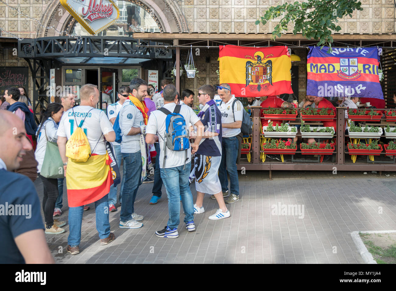 Kiew, Ukraine - 26. Mai 2018. Fan Zone. Unterhaltungen von Fans von Liverpool. Von der UEFA Champions League Finale 2018. Stockfoto