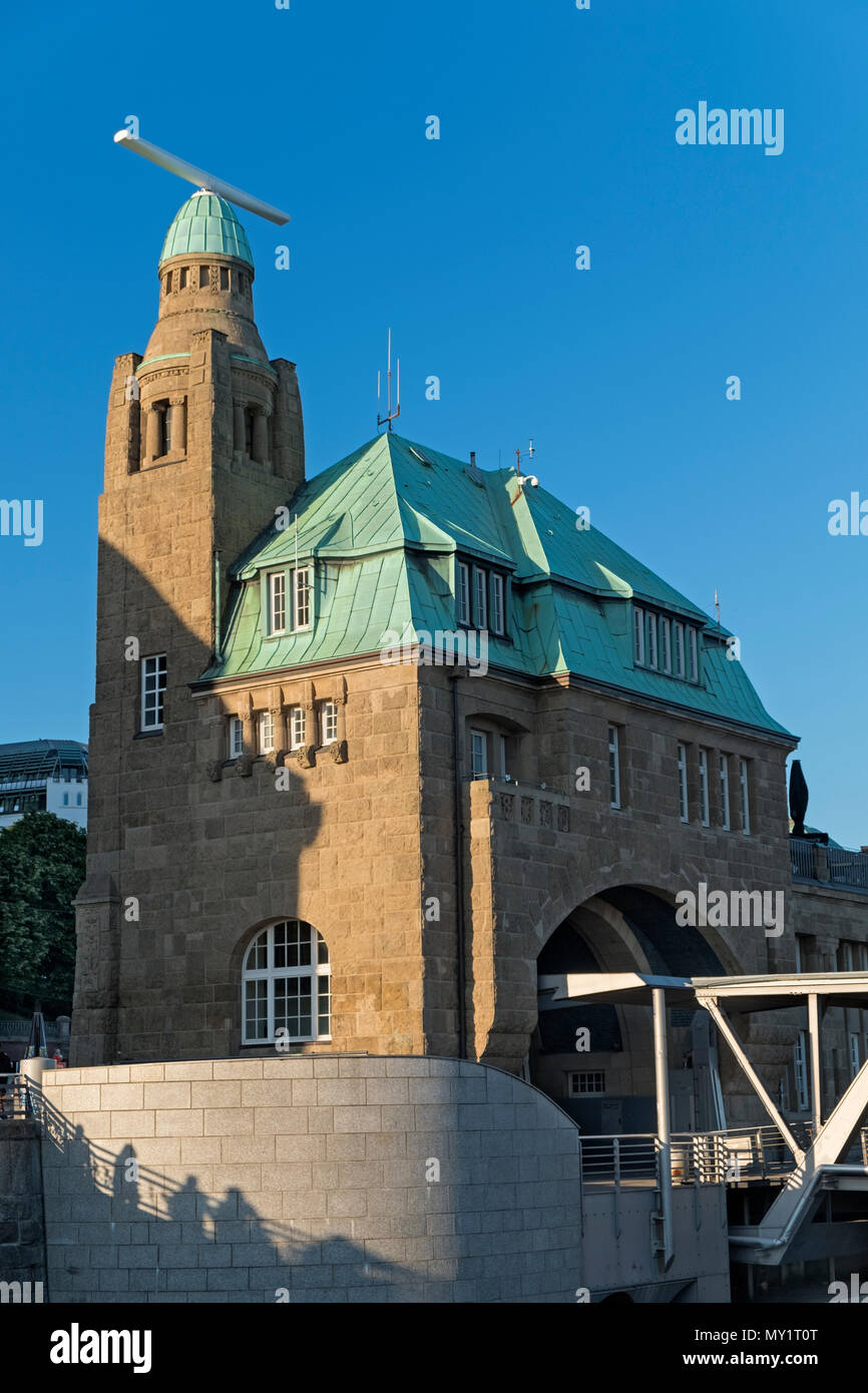 St. Pauli Landungsbrücken Hamburg Deutschland Stockfoto