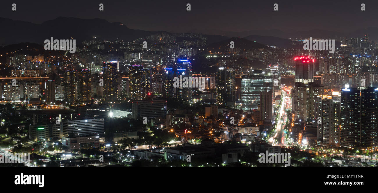 Seoul bei Nacht, Stadtbild Stockfoto