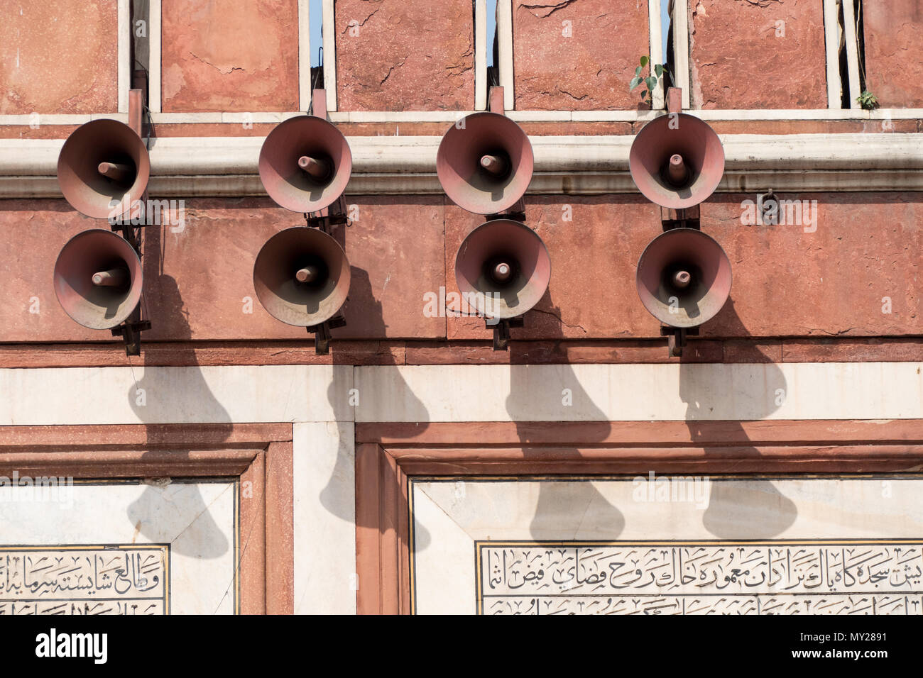 Lautsprecher an eine Moschee Stockfotografie - Alamy