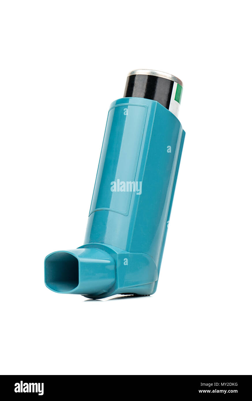 Blaue Asthma-Inhalator isoliert auf weißem Hintergrund Stockfoto
