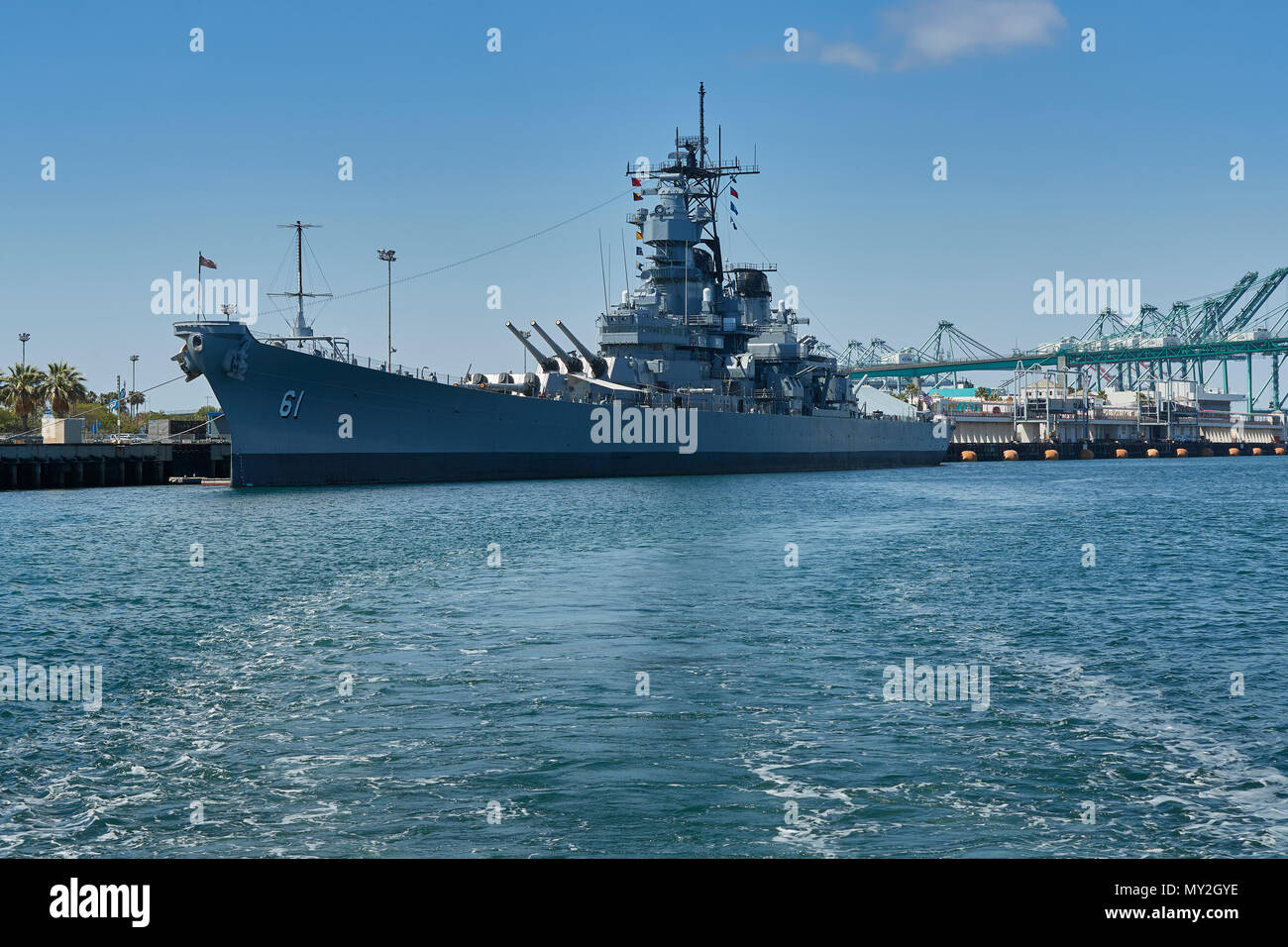 Das historische Schlachtschiff, USS IOWA (BB-61), wie ein Museum in San Pedro im Hafen von Los Angeles, Kalifornien, USA, erhalten. Stockfoto