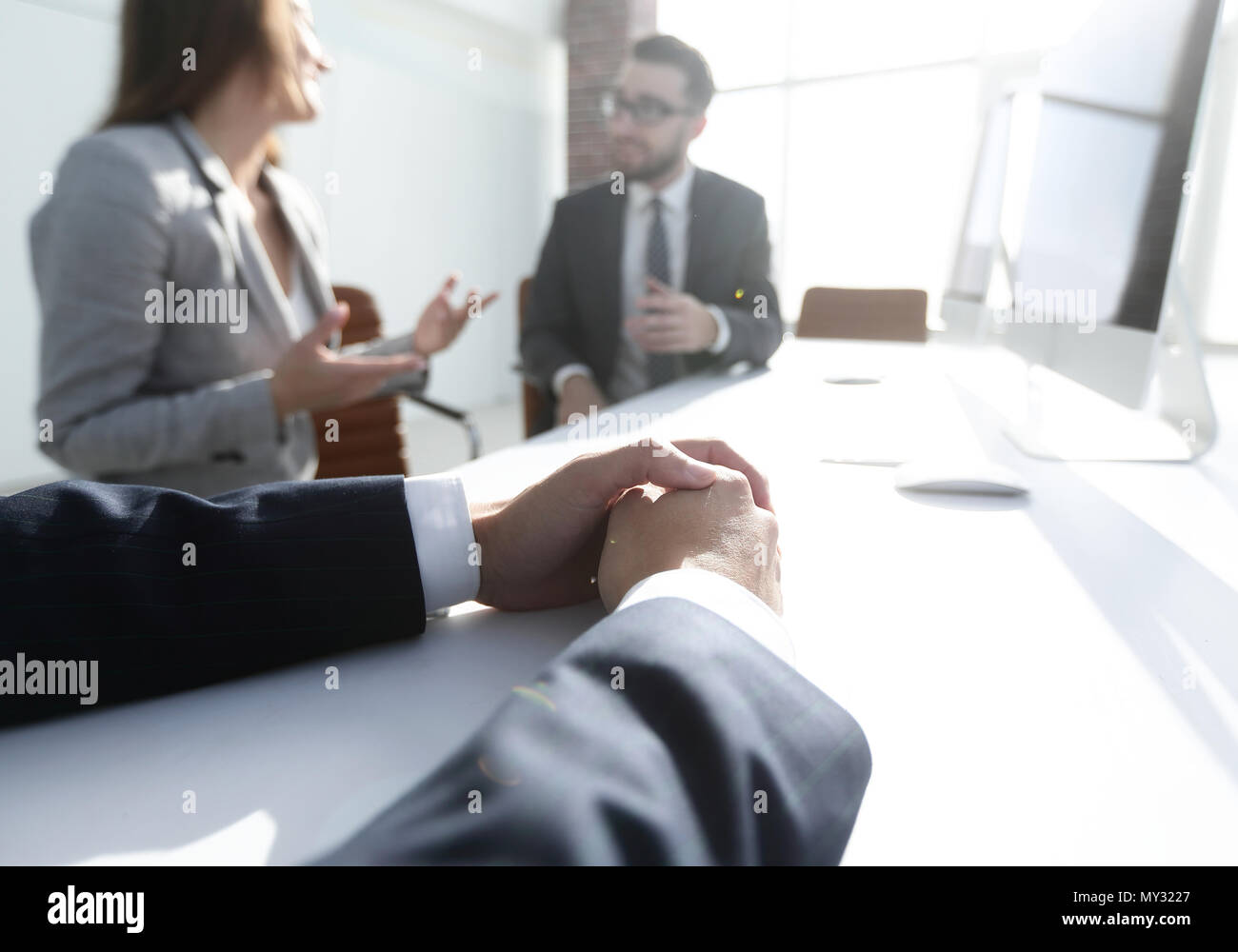 Hintergrundbild. Business woman Leiten einer Konferenz Stockfoto