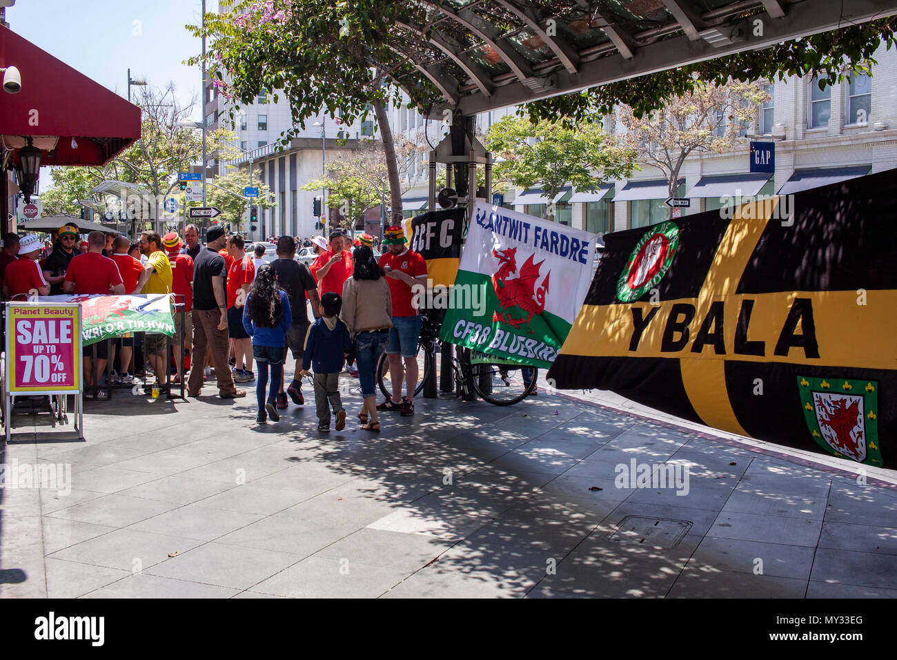 Wales fans Santa Monica Stockfoto