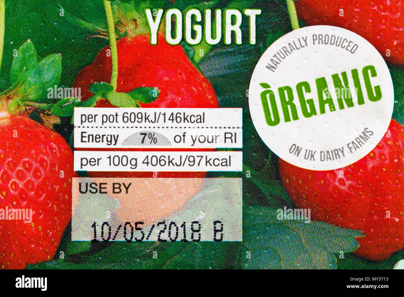 Organische natürlich auf britische Molkerei Farmen produziert - Detail auf Joghurt Stockfoto
