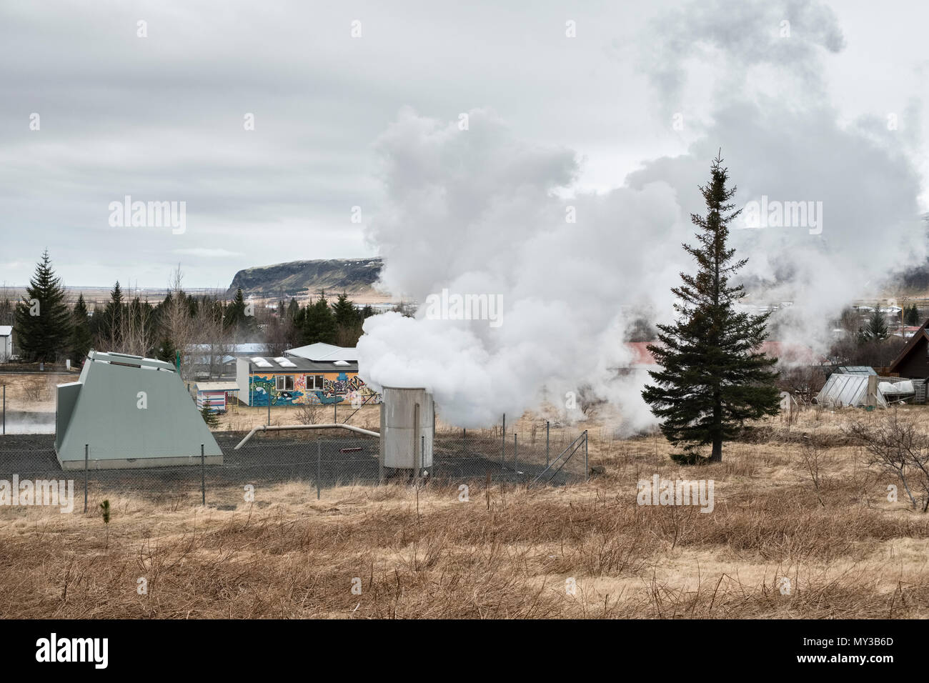 Geothermiekraftwerk, Hveragerði, South Island. Dies ist eine sehr aktive geothermale Zone und hat viele natürlich beheizte Gewächshäuser und heiße Quellen Stockfoto