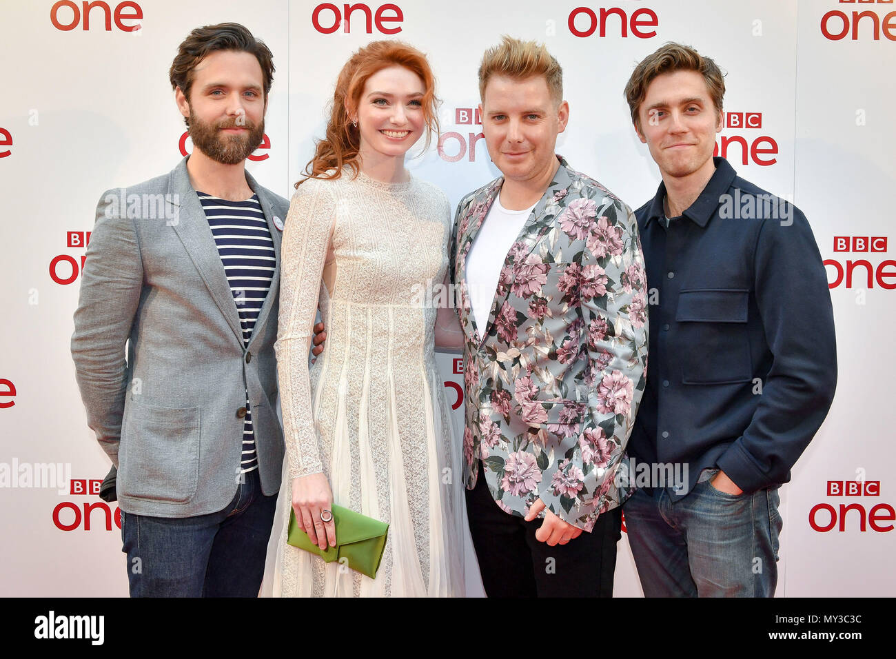 Von links nach rechts) Lukas Norris, Eleanor Tomlinson Von links nach rechts) Lukas Norris, Eleanor Tomlinson