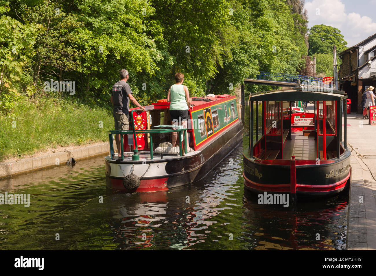 Kanal 15-04 vorbei an der Alten Werft in Llangollen jetzt Kaffee Zimmer umgewandelt und die Endstation für Pferdekutschen schmalen Boot Kreuzfahrt Reisen Stockfoto