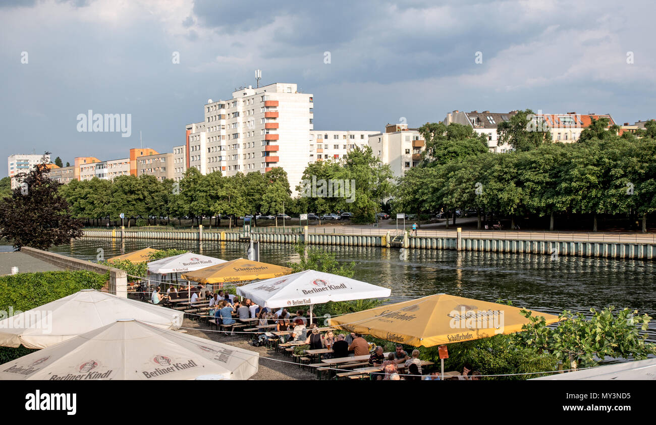 Berlin Riverside Spree entwicklung -Fotos und -Bildmaterial in hoher Auflösung – Alamy