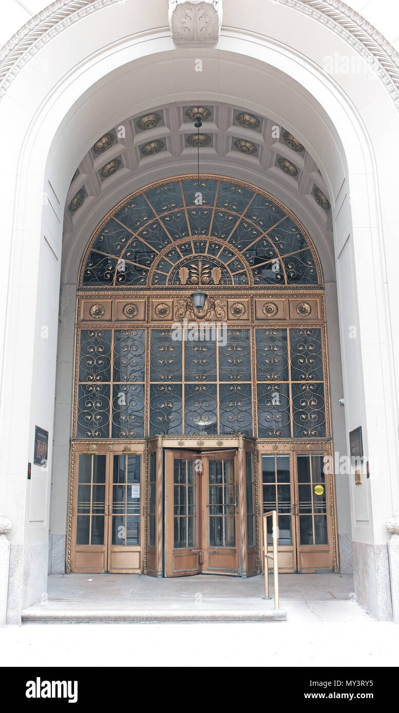 Aufwändige Eingang des Leader-Gebäude in der Innenstadt von Cleveland, Ohio, USA, ist ein Beispiel für Beaux-arts Architektur. Stockfoto