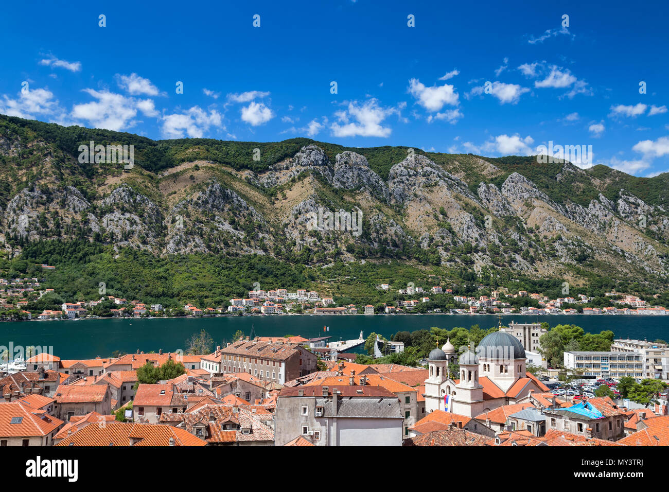 Die Dächer der sagenumwobenen Stadt Kotor, Montenegro. Stockfoto