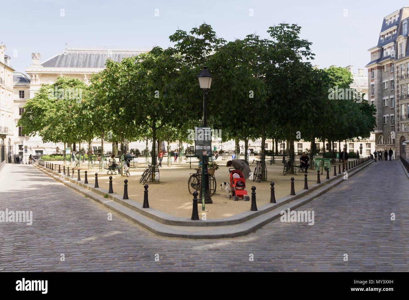 Place Dauphine ist ein Platz auf der Ile de la Cite in Paris, Frankreich. Stockfoto