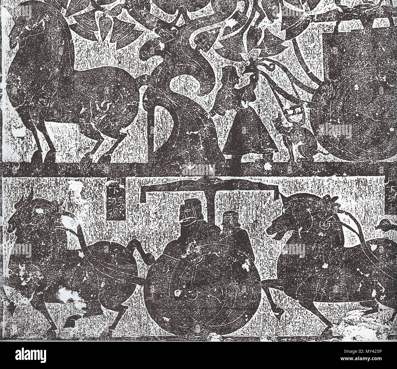 . Englisch: Scheuern Detail der Wagen und Pferde in Stein Kammer 1 der 'Wu Familie Heiligtümer" in der Provinz Shandong, China, in das 2. Jahrhundert N.CHR. datiert, während der Östlichen Han-Dynastie. 2. Jahrhundert. Anonyme grab Artist 568 Wu Familie Schrein Wagen und Pferde Stockfoto