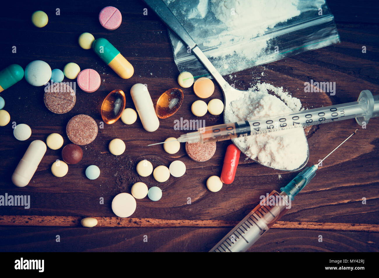 Droge Konzept. Verwenden Sie den illegalen Drogenmissbrauch. Sucht Heroin. Einspritzanlage, Doping. Opium Epidemie. Toning, selektive konzentrieren. Stockfoto