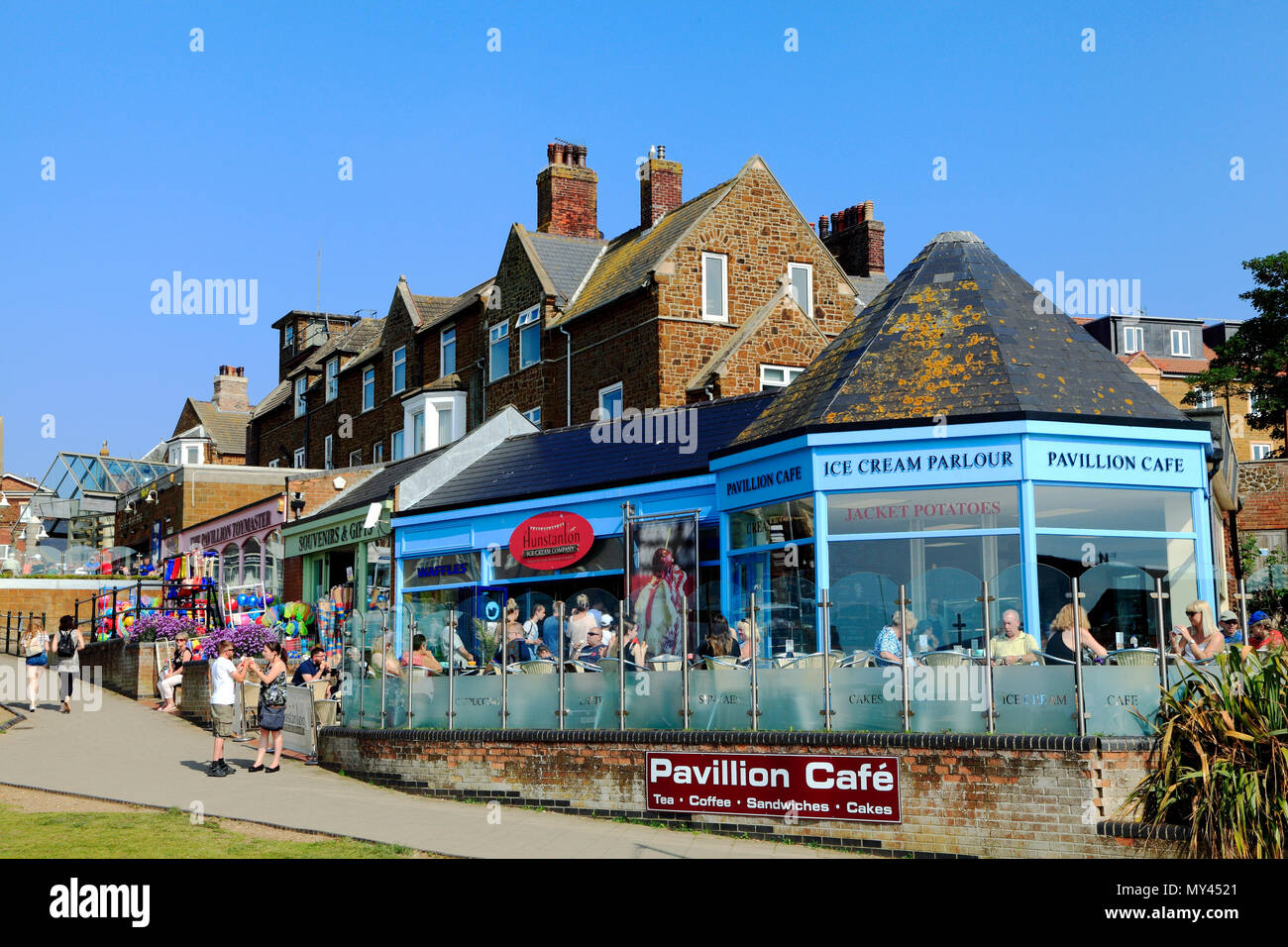 Hunstanton, Geschäfte, Cafés, Eisdielen, Geschäfte girt, Seebad, Stadt, Norfolk. Stockfoto