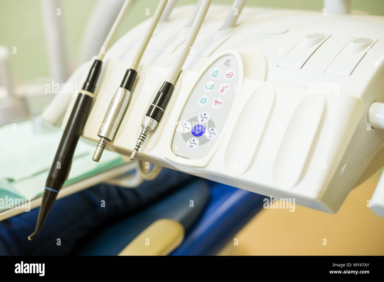 Medical Office von Zahnheilkunde, Werkzeuge Zahnarzt. Ausrüstung und zahnärztliche Instrumente in der Zahnarztpraxis. Tools close-up. Zahnheilkunde Stockfoto