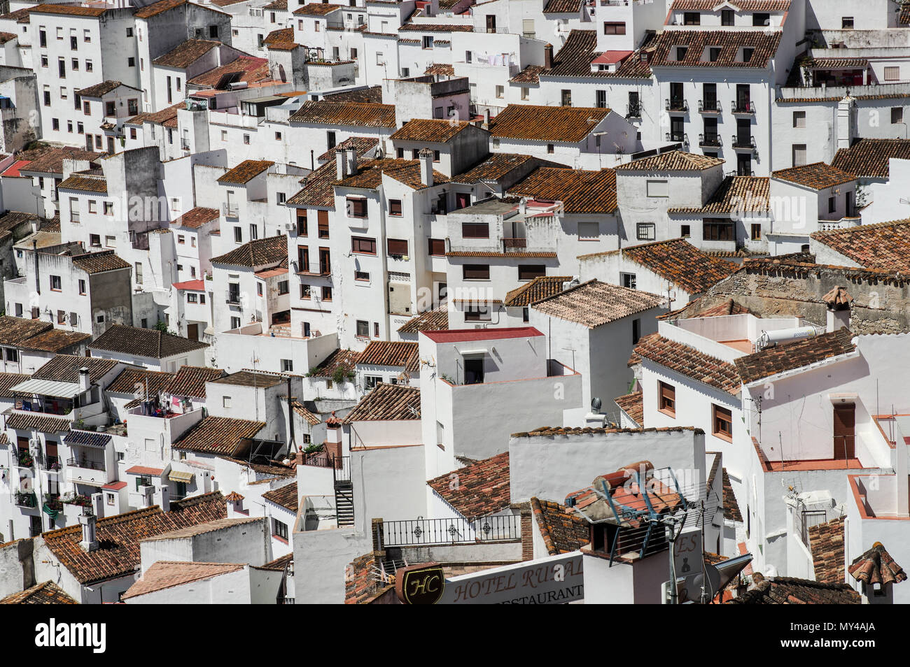 Schönen Andalusischen "Pueblo Blanco" - Weiß getünchte Dorf Casares in der Provinz Malaga, Spanien Stockfoto