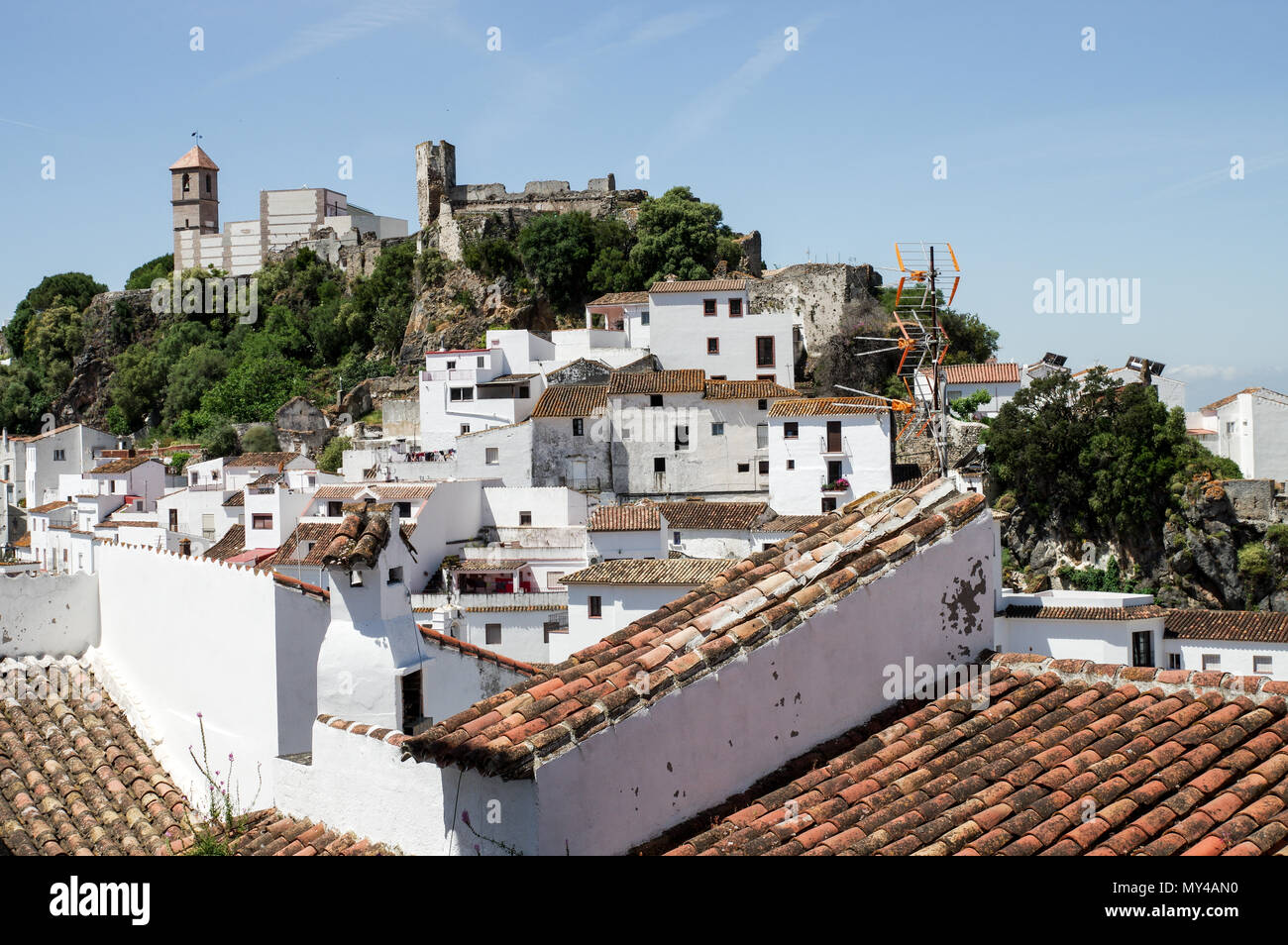 Schönen Andalusischen "Pueblo Blanco" - Weiß getünchte Dorf Casares in der Provinz Malaga, Spanien Stockfoto