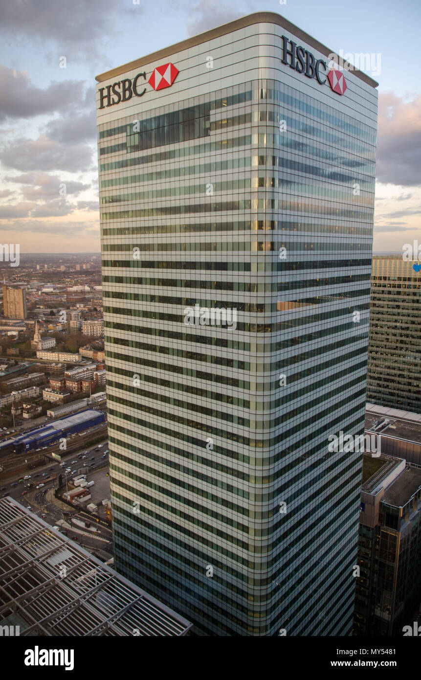 London, England, UK - 27. Februar 2015: Der Hauptsitz der HSBC Bank im Cluster der Wolkenkratzer in Canary Wharf im Osten Londons Docklands financi Stockfoto