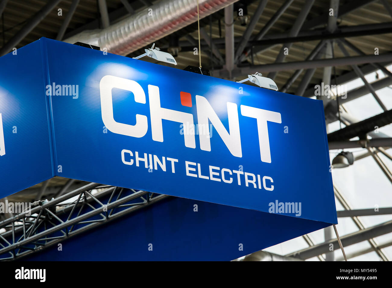 Chint electric Logo unterzeichnen. Chint ist führend in der chinesischen Industrie elektrische Anlagen Produktion Stockfoto