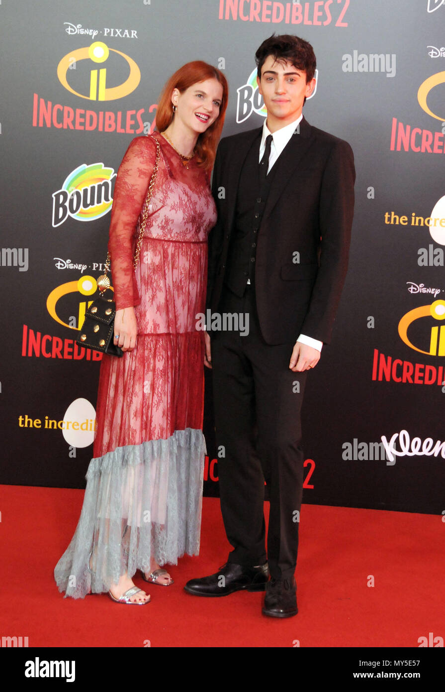 Los Angeles, USA. 5 Jun, 2018. (L - R) Chiara Galiazzo und der italienische Sänger Michele Bravi besucht die Weltpremiere von Disney und Pixars "Incredibles2" am El Capitan Theatre am 5. Juni in Los Angeles, Kalifornien 2018. Foto von Barry King/Alamy leben Nachrichten Stockfoto