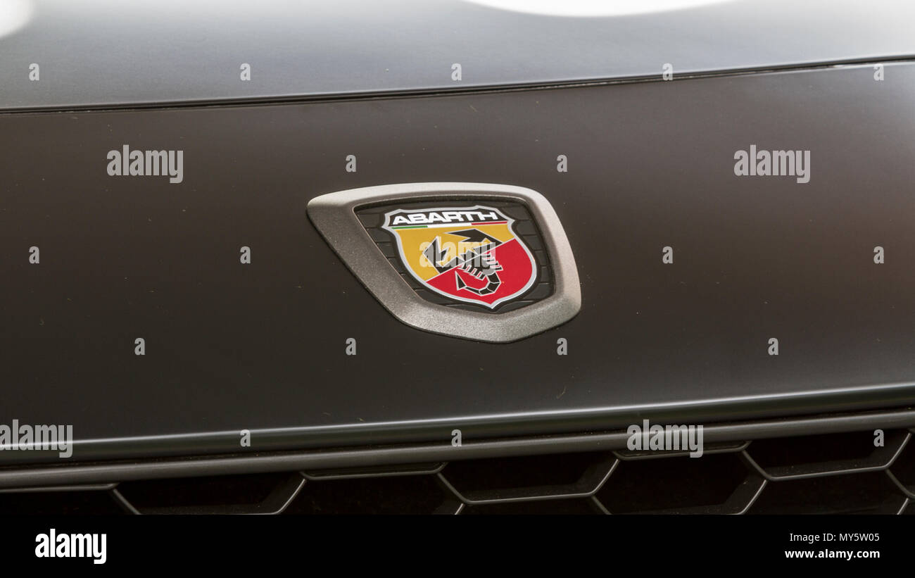 Torino, Italien. 6. Juni 2018. Der Abarth Logo. 2018 Edition von Parco Valentino Auto show hosts Autos vieler Automobilhersteller und Konstrukteure in Valentino Park in Turin, Italien. Credit: Marco Destefanis/Alamy leben Nachrichten Stockfoto