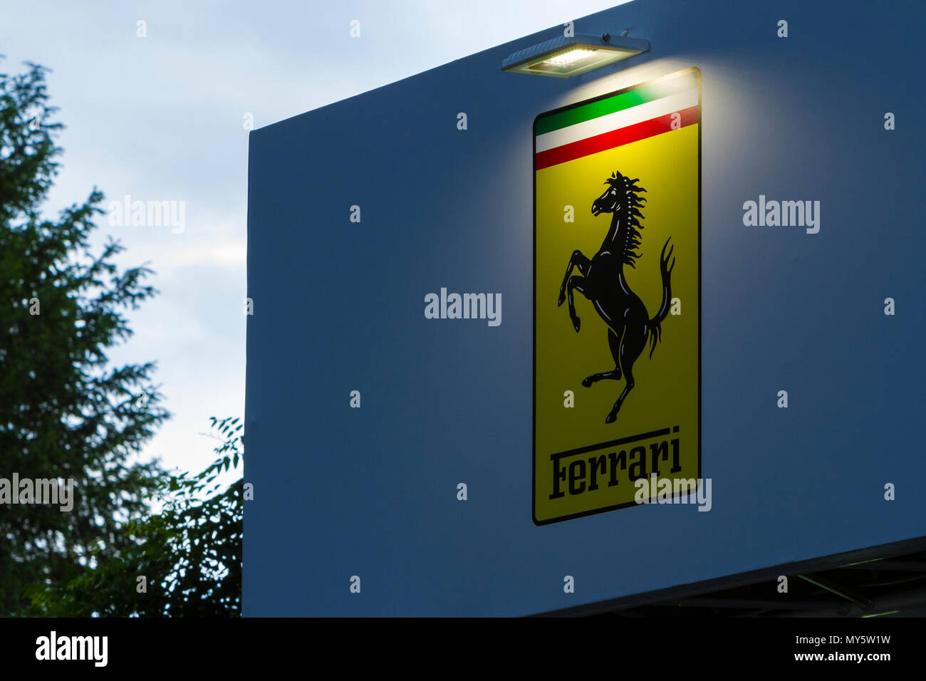 Turin, Italien. Juni 2018. Das Ferrari-Logo für tanzende Pferde. 2018 findet die Parco Valentino Car Show im Valentino Park in Turin statt. Quelle: Marco Destefanis/Alamy Live News Stockfoto