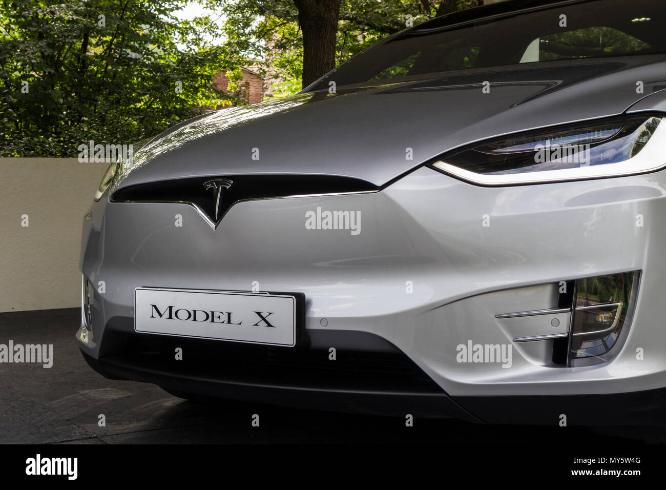 Turin, Italien. Juni 2018. Frontdetail des Tesla Model X. 2018 präsentiert die Parco Valentino Autoshow Autos vieler Automobilhersteller und Autodesigner im Valentino Park in Turin, Italien. Kredit: Marco Destefanis/Alamy Live Nachrichten Stockfoto