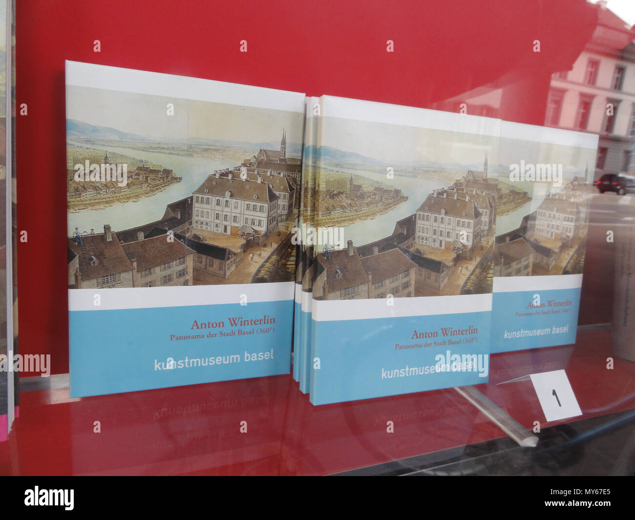 . English: Basel-Bücher mit Abbildungen von Anton Winterlin († 1894), "Panorama der Stadt Basel" (-Schaufenster des Kunstmuseums) Info Kamera Lage 47° 33' 14.78" N, 7° 35' 32.81" E anzeigen Diese und andere in der Nähe Bilder auf: OpenStreetMap - Google Earth 47.554106, 7.594015 GPS-Daten ungenau sein. EXIF-Daten über Datum und Zeit ungenau sein. Diese Datei wurde hochgeladen mit Commonist. . 25 August 2012, 16:13:08. User: Mattes 64 Basel 2012-08 Mattes 1 (231) Stockfoto