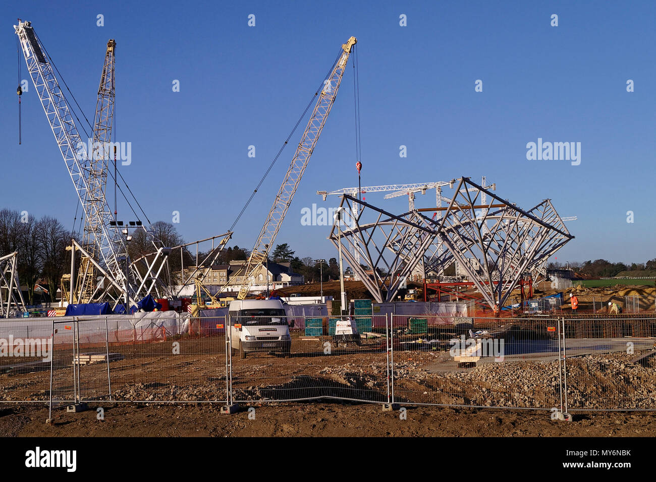 Schwere Hebezeuge & Turmdrehkrane bau Ascot Rennbahn Tribüne im Jahr 2005 Stockfoto