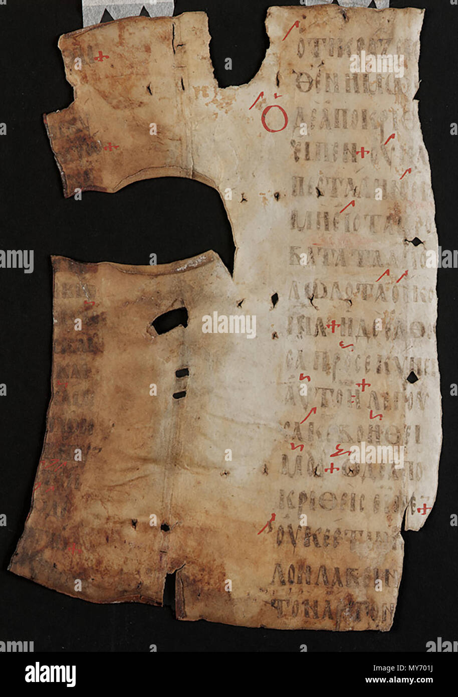 . Englisch: Fragment von zwei konjugiere Blätter von einem Service-Buch: recto, St. Matthäus, XV, 23-26; verso, Lukas, XVIII, 11.-13. 8. bis 9. Jahrhundert Tusche auf Pergament H: 21,1 W: 13,0 cm Griechenland Geschenk des Charles Lang Freer F 1909.1683. 8. bis 9. Jahrhundert. Freer Gallery der Kunst 184 Fragment von zwei konjugiere Blätter von einem Service-Buch Stockfoto