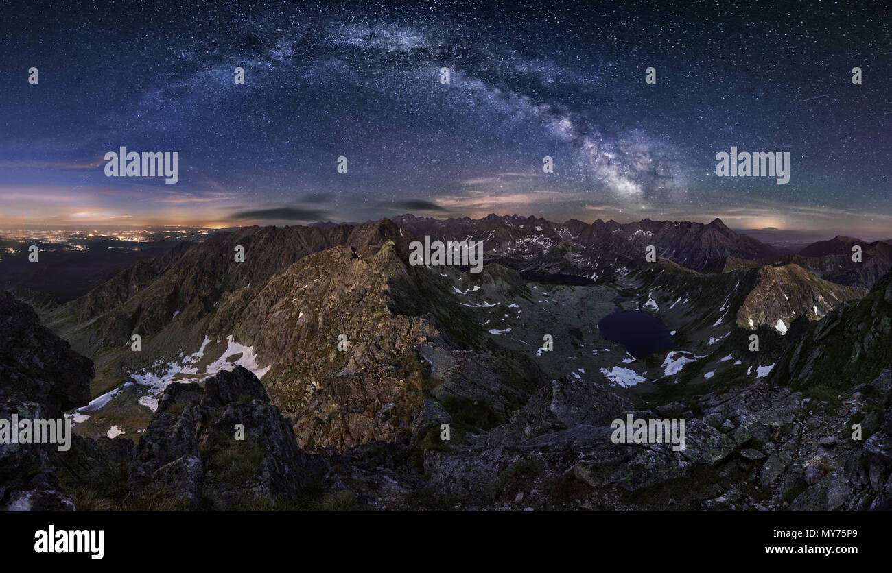 Zakopane in Polen in der Nacht vom Tatra peak Swinica Stockfoto