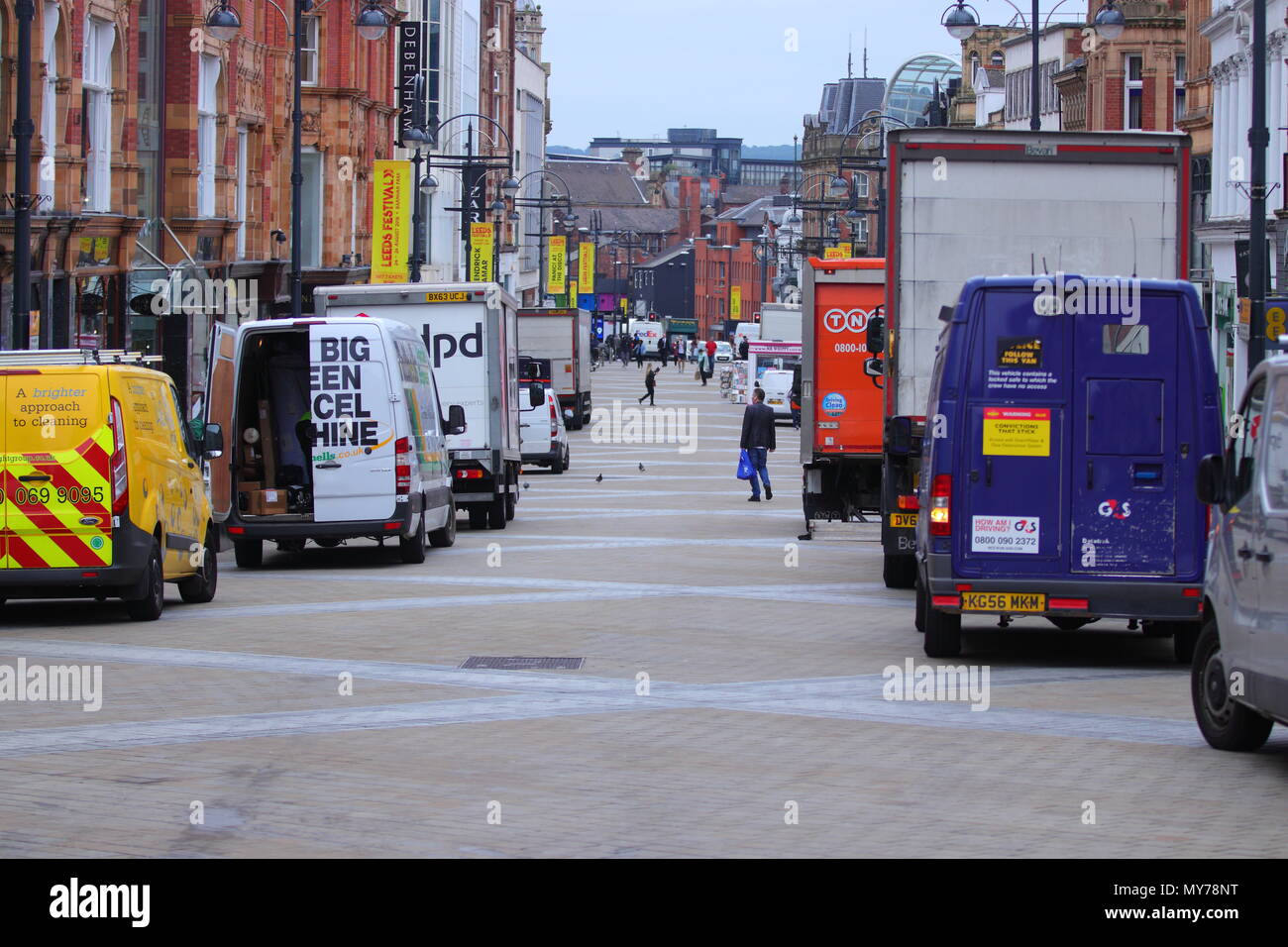 Fußgängerzone auf Briggate in Leeds Stockfoto