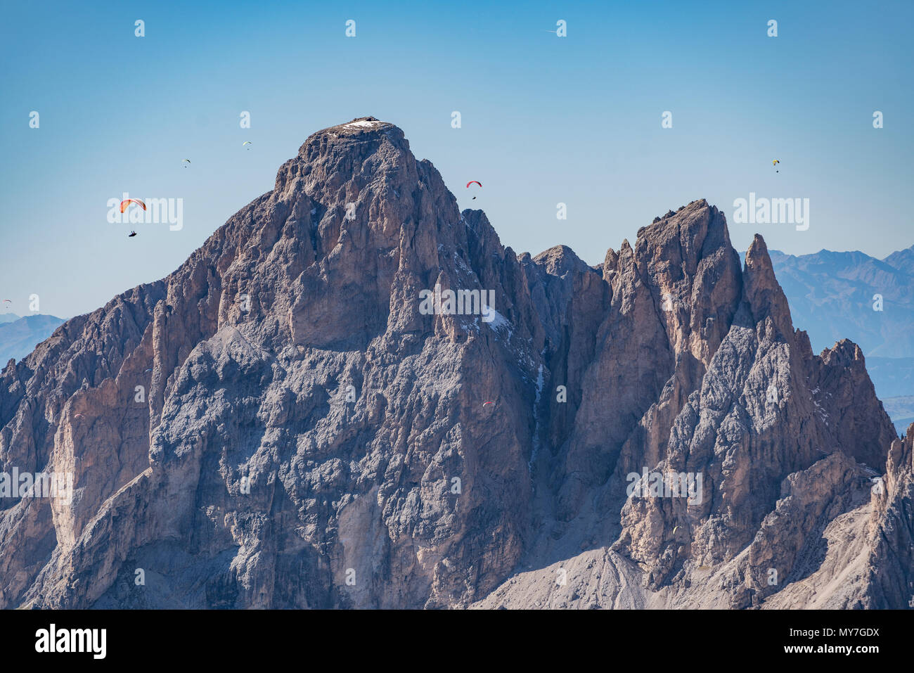 Gleitschirme, Dolomiten, Cortina d'Ampezzo, Venetien, Italien Stockfoto
