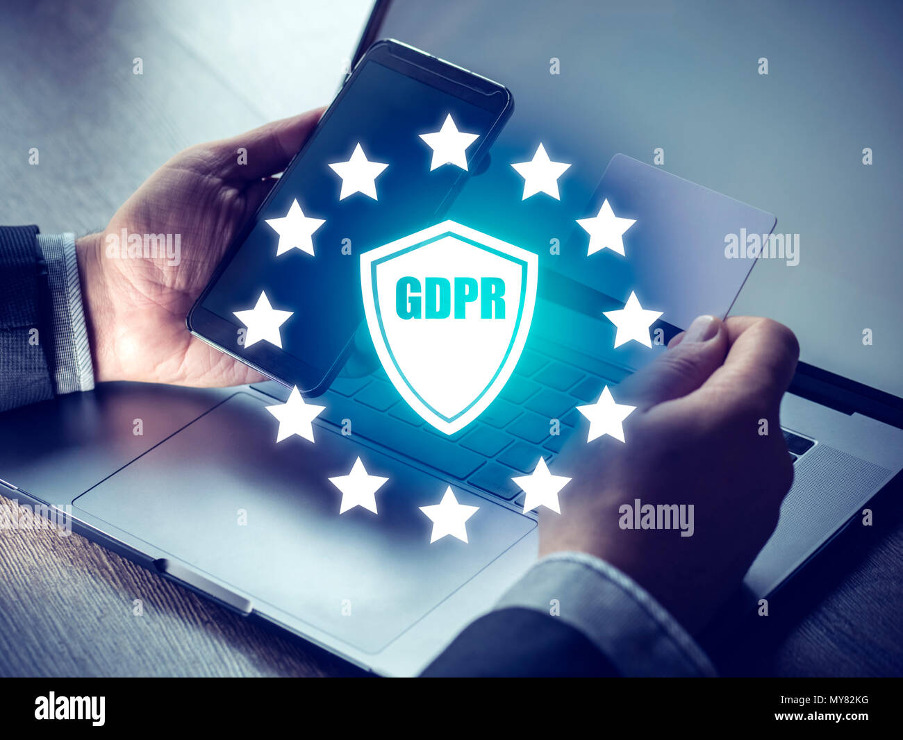 Bipr Konzept, Geschäftsleute Hand digitale Smartphone Zeichen allgemeine Datenschutzverordnung und Key Symbol, Internet-Sicherheit und Informationen priv Stockfoto