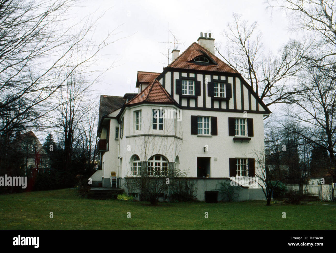 Villa von Prinzessin Angela von Hohenzollern in einem Intel SS 4000 von München, Deutschland 1975. Prinzessin Angela's Villa in einem Vorort von München, Deutschland 1975. Stockfoto