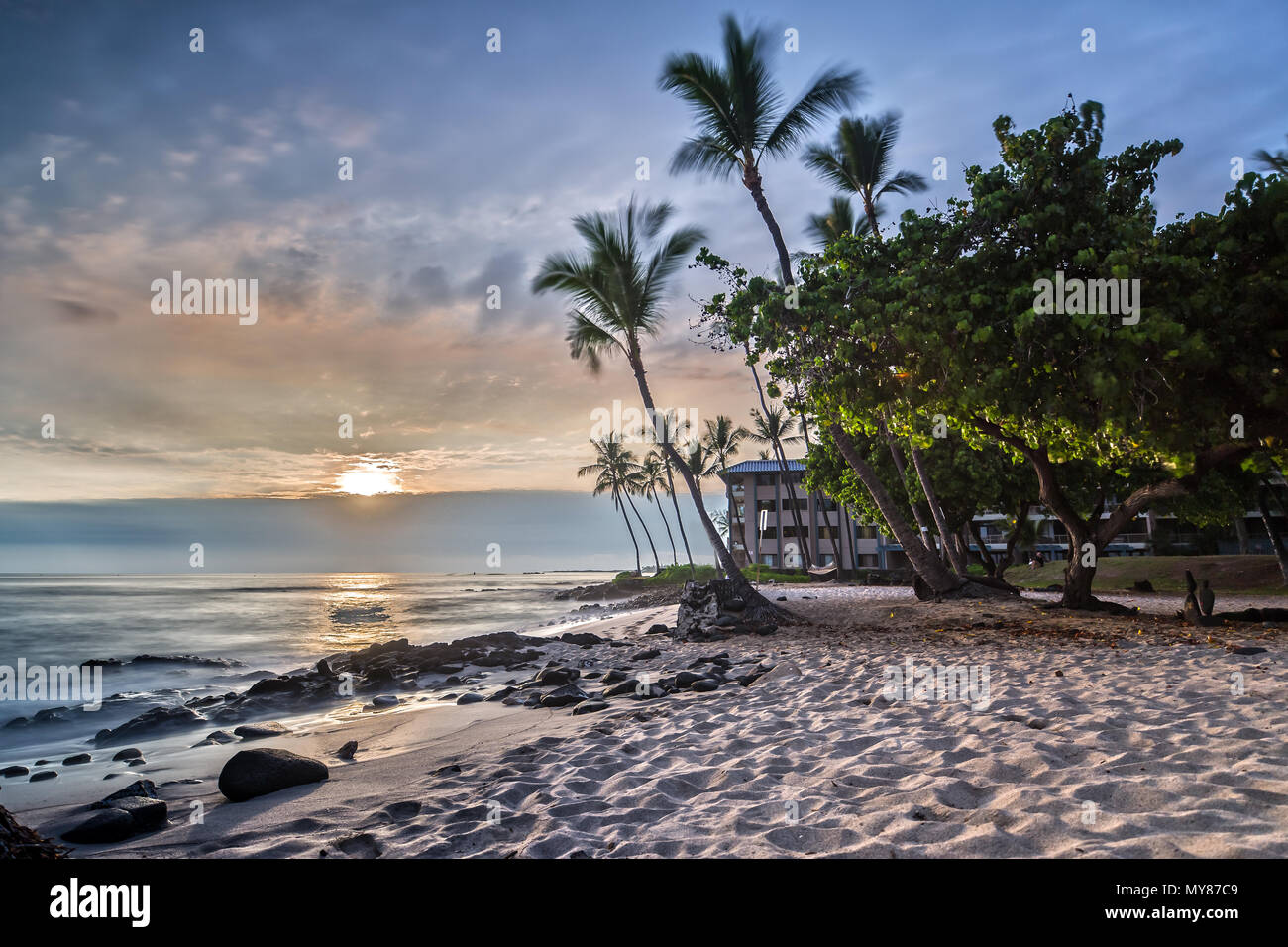 Sonnenuntergang am Strand in Big Island Honls Stockfoto