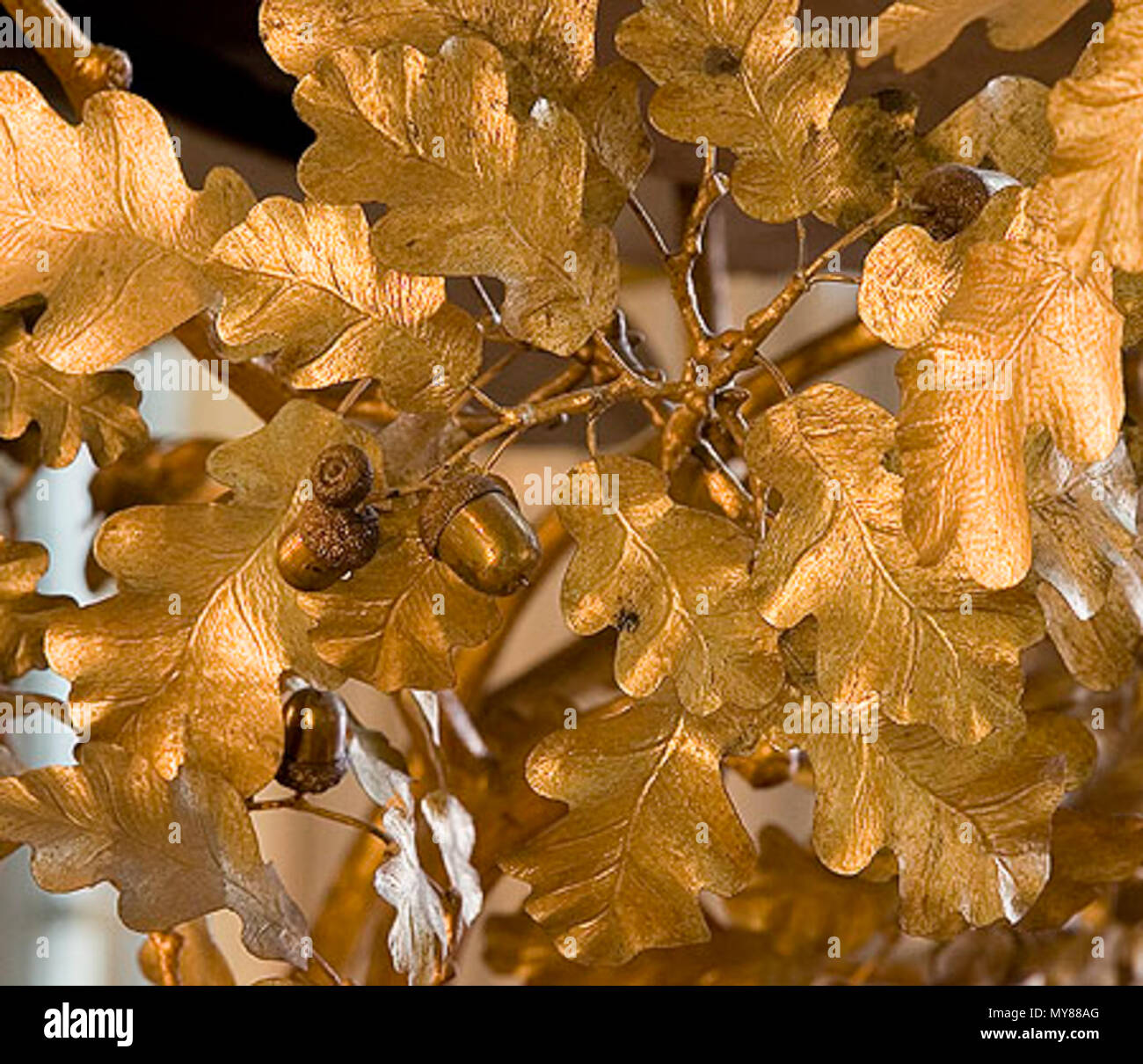 . Englisch: Der Pfau Uhr im Pavillon Halle der Eremitage, von James Cox 1772 konzipiert. Eiche Zweig. 18. James Cox 413 Peacock. Eiche Zweig Stockfoto