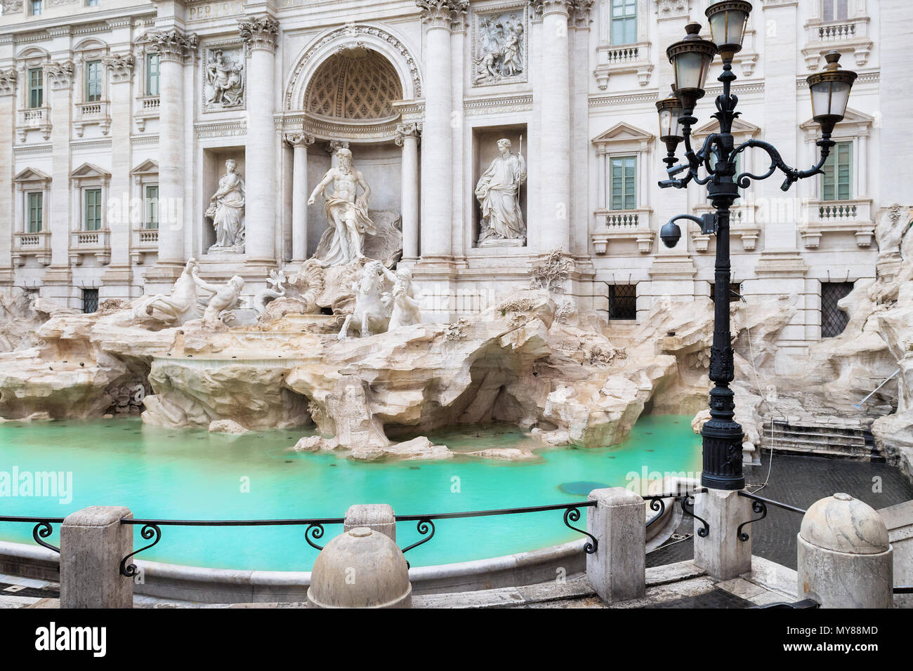 Trevi-Brunnen (Fontana di Trevi) in Rom, Italien. Stockfoto