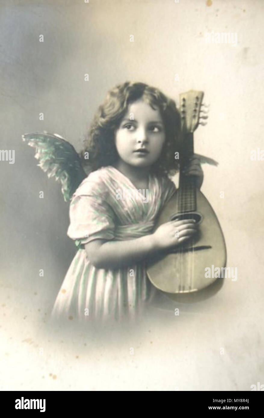 . Englisch: Postkarte von einem Kind wie ein Engel mit Mandoline gekleidet. Hand gemalte Bild, 1900-1909. ca. 1909. Unbekannt 40 Engel mit Mandoline Stockfoto