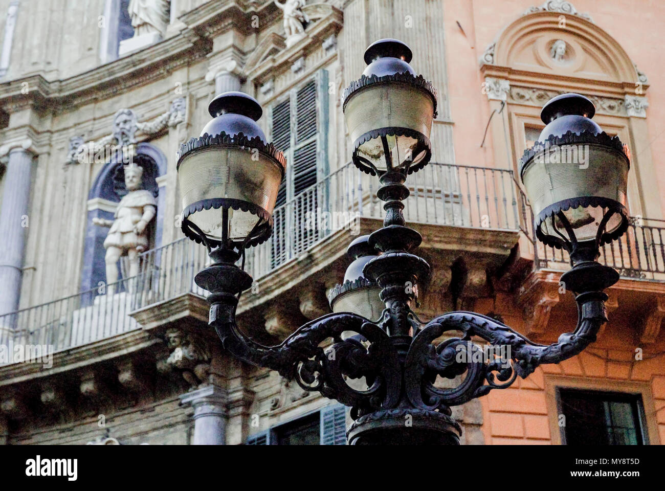 Ansicht der Quattro Canti, einem barocken Platz in Palermo, Italien. 2013. Stockfoto