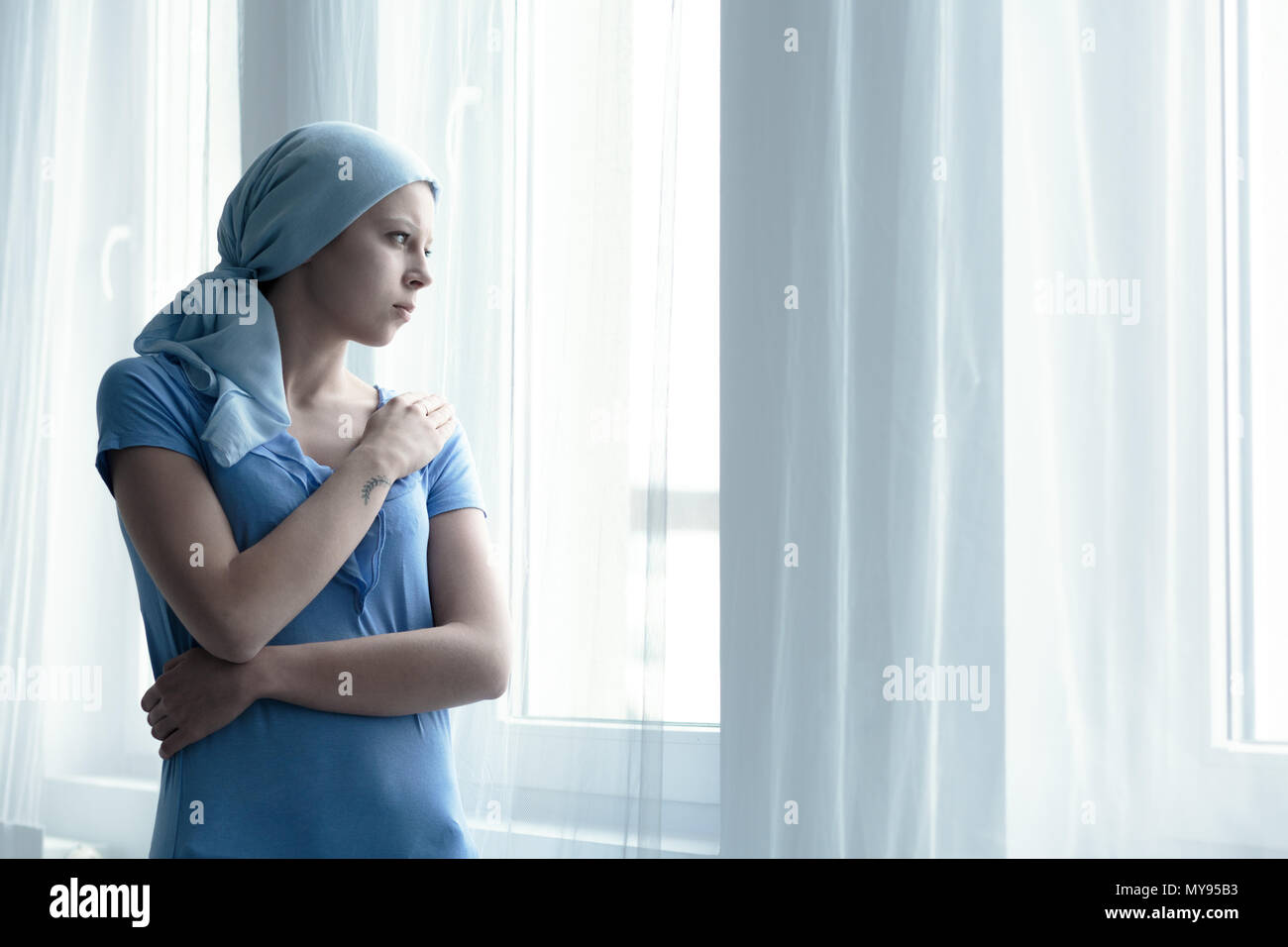 Frau mit Krebs Krankheit alleine im Krankenhaus Stockfotografie Alamy
