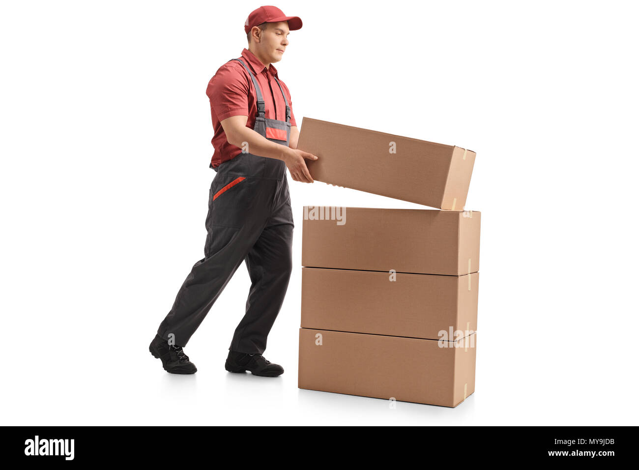 Volle Länge Profil Schuß eines Mover, ein Paket auf einem auf weißem Hintergrund Stapel Stockfoto