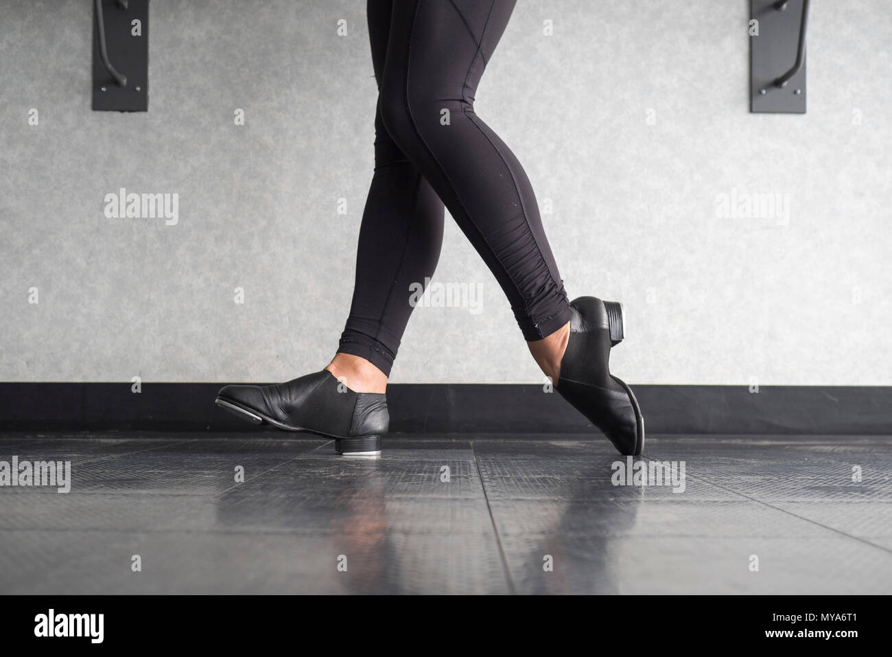 Toe Heel stand in Schuhe sie beim Tanz Klasse Stockfoto