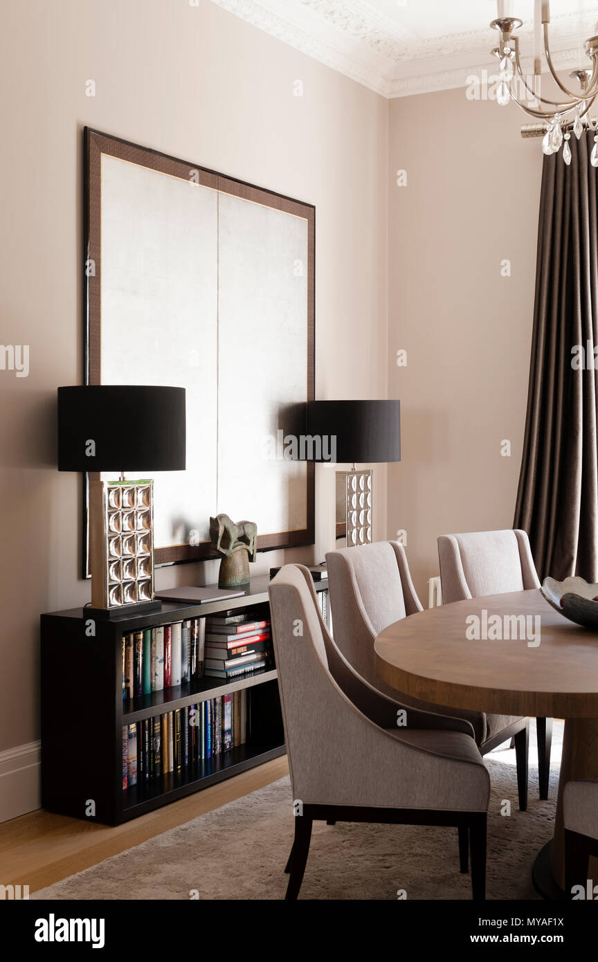 Passende Lampen Und Esstisch Stockfotografie Alamy